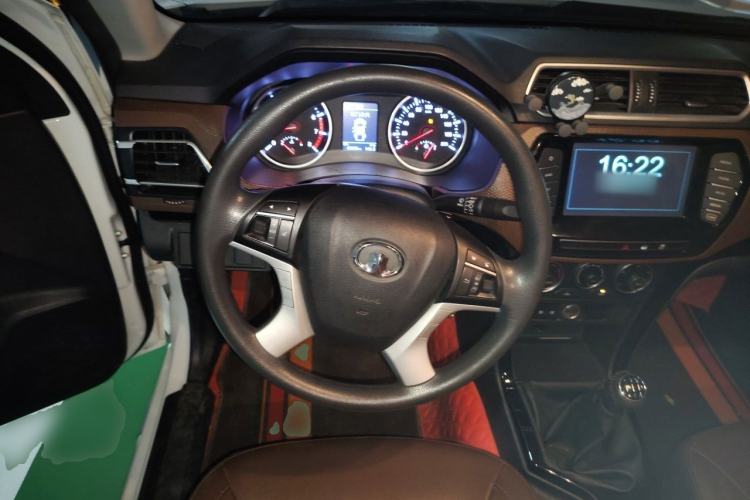 Used Great Wall Wingle 6 2017 2.4L Gasoline Two-Wheel Drive Elite Version 4G69 Steering Wheel
