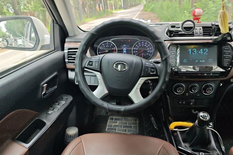 Used Great Wall Wingle 6 2017 2.4L Gasoline Two-Wheel Drive Elite Version 4G69 Steering Wheel