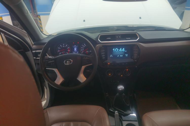 Used Great Wall Wingle 6 2017 2.4L Gasoline 4x4 Elite Version 4G69 Steering Wheel