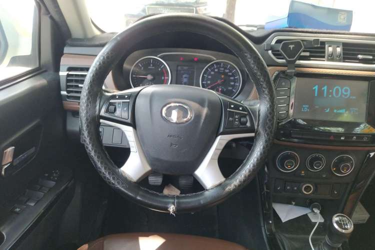 Used Great Wall Wingle 6 2017 2.0T Diesel Two-Wheel Drive Navigation Version 4D20D Steering Wheel
