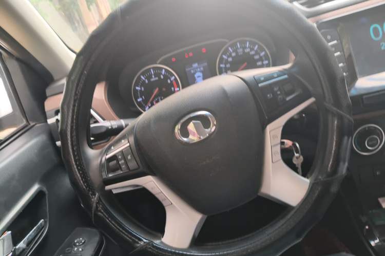 Used Great Wall Wingle 6 2017 2.4L Gasoline Two-Wheel Drive Elite Version 4G69 Steering Wheel