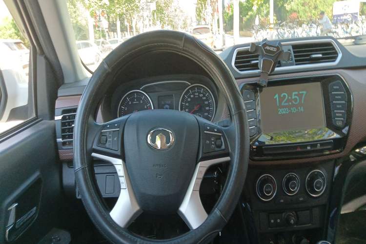 Used Great Wall Wingle 6 2017 2.4L Gasoline Two-Wheel Drive Elite Version 4G69 Steering Wheel