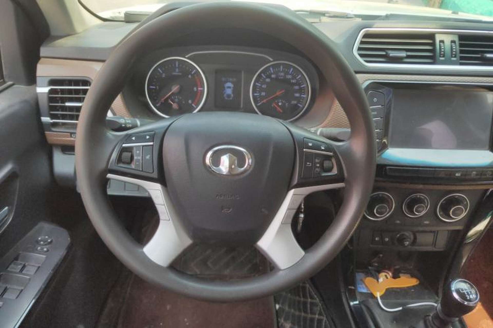 Used Great Wall Wingle 6 2017 2.0T Diesel Two-Wheel Drive Elite Version 4D20D Steering Wheel