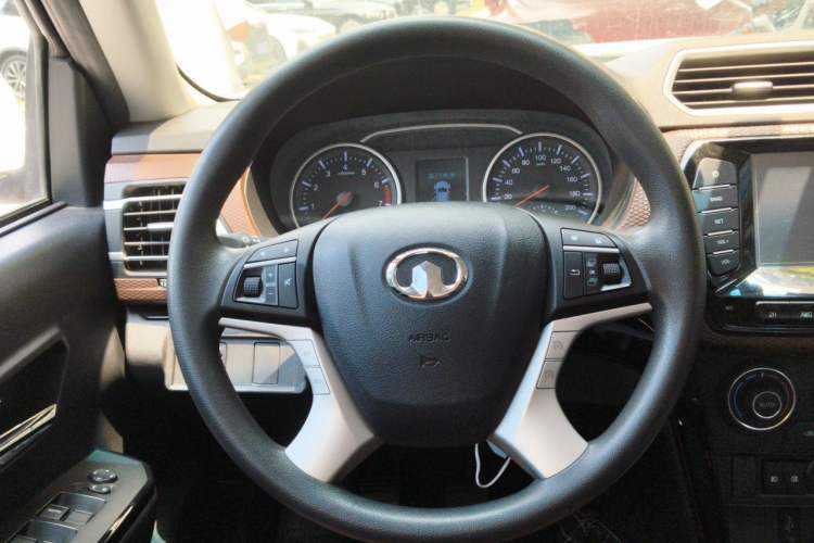 Used Great Wall Wingle 6 2017 2.4L Gasoline 4x4 Elite Version 4G69 Steering Wheel