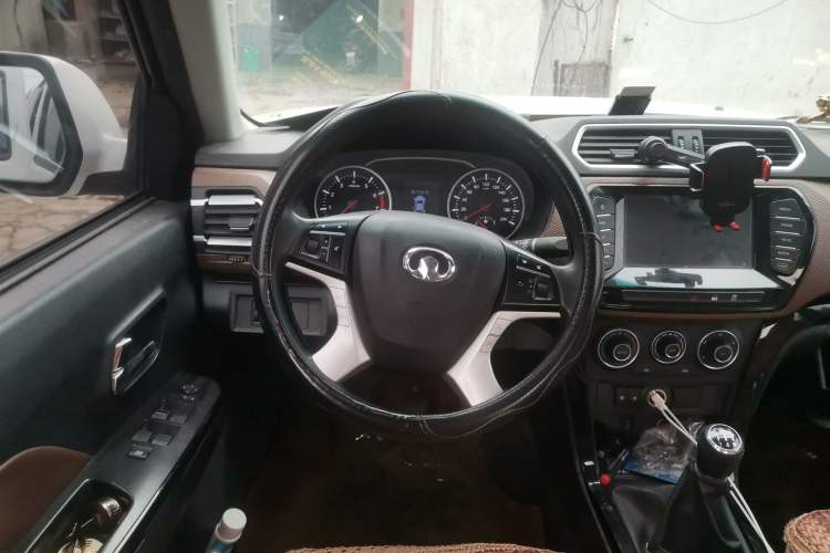 Used Great Wall Wingle 6 2017 2.4L Gasoline Two-Wheel Drive Elite Version 4G69 Steering Wheel