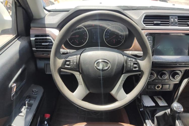 Used Great Wall Wingle 6 2017 2.4L Gasoline Two-Wheel Drive Elite Version 4G69 Steering Wheel