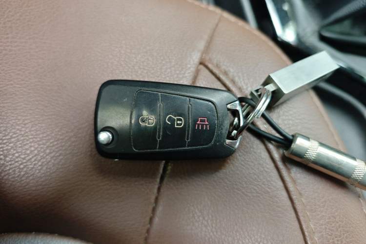 Used Great Wall Wingle 6 2017 2.4L Gasoline Two-Wheel Drive Elite Version 4G69 Vehicle Key