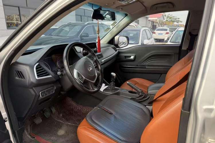 Used Great Wall Wingle 7 2019 2.0T Diesel Two-Wheel Drive Value Edition China VI Standard Big Double Cab GW4D20M Interior 2