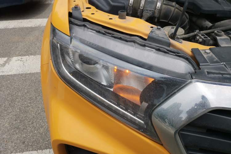 Used Great Wall Wingle 7 2018 2.0T Two-Wheel Drive Elite Version Big Double 4D20D Right Front Headlight