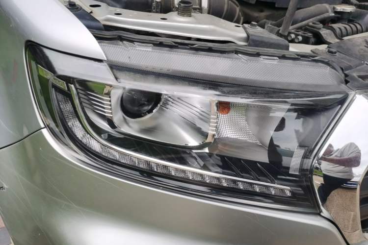 Used Great Wall Wingle 7 2018 2.0T Two-Wheel Drive Elite Version Big Double 4D20D Right Front Headlight