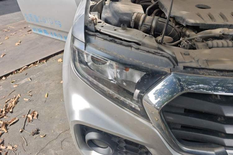 Used Great Wall Wingle 7 2018 2.0T Two-Wheel Drive Elite Version Big Double 4D20D Right Front Headlight