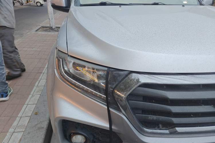 Used Great Wall Wingle 7 2018 2.0T Two-Wheel Drive Elite Version Big Double 4D20D Right Front Headlight