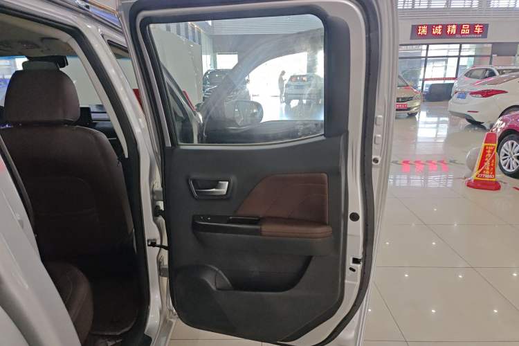 Used Great Wall Wingle 7 2018 2.0T Two-Wheel Drive Elite Version Big Double 4D20D Right Rear Door Interior