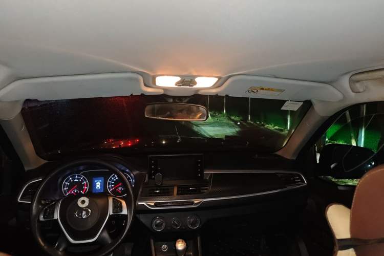 Used Great Wall Wingle 7 2019 2.0T Gasoline Two-Wheel Drive Value Edition China VI Standard Compact SUV GW4C20B Headliner