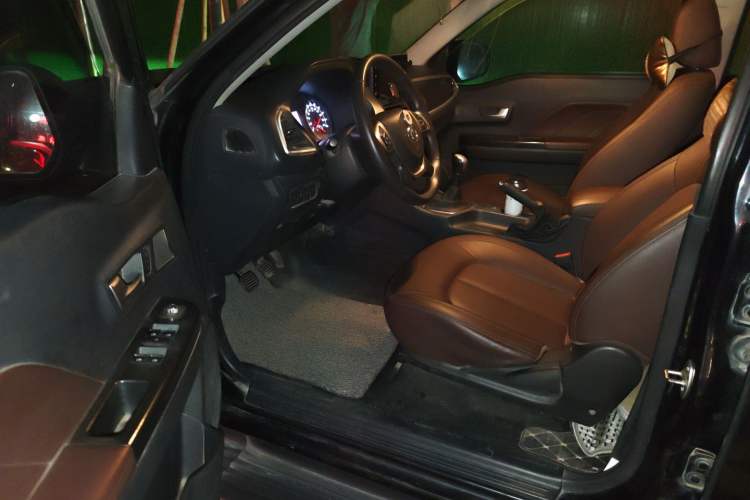 Used Great Wall Wingle 7 2019 2.0T Gasoline Two-Wheel Drive Value Edition China VI Standard Compact SUV GW4C20B Interior 3