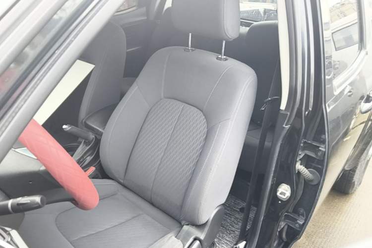 Used Great Wall Wingle 7 2019 2.0T Diesel Two-Wheel Drive Value Edition China VI Standard Big Double Cab GW4D20M Left Front Seat