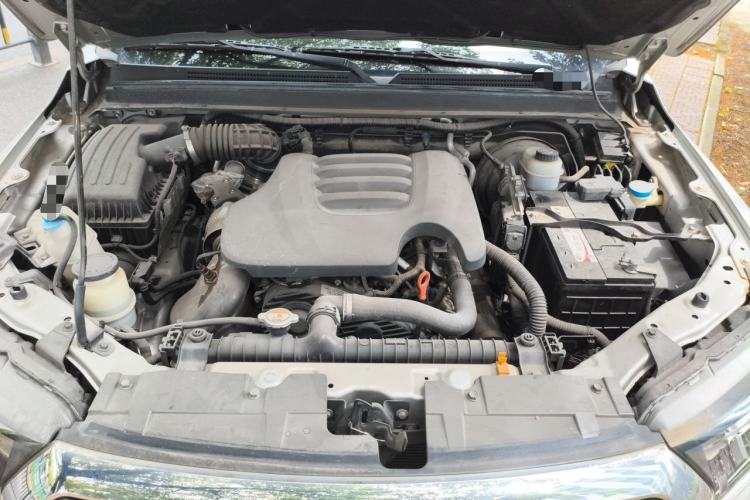 Used Great Wall Wingle 7 2019 2.0T Diesel Two-Wheel Drive Elite Version China VI Standard Big Double Cabin GW4D20M Engine Bay