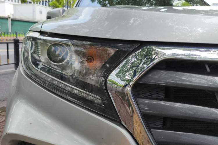Used Great Wall Wingle 7 2019 2.0T Diesel Two-Wheel Drive Elite Version China VI Standard Big Double Cabin GW4D20M Right Front Headlight