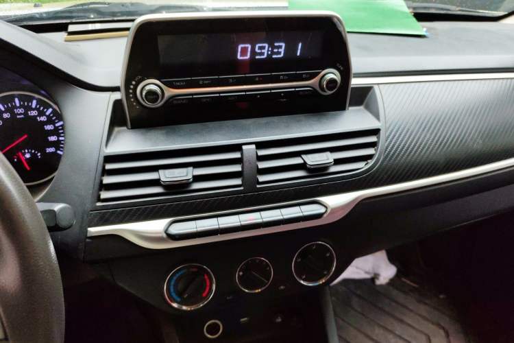 Used Great Wall Wingle 7 2019 2.0T Diesel Two-Wheel Drive Value Edition China VI Standard Big Double Cab GW4D20M Audio And AC Panel