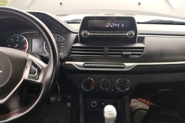 Used Great Wall Wingle 7 2019 2.0T Diesel Two-Wheel Drive Value Edition China VI Standard Big Double Cab GW4D20M Audio And AC Panel