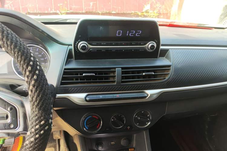 Used Great Wall Wingle 7 2019 2.0T Diesel Two-Wheel Drive Value Edition China VI Standard Big Double Cab GW4D20M Audio And AC Panel