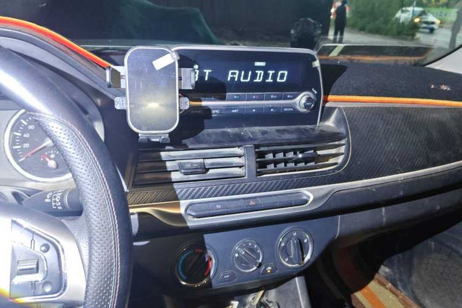 Used Great Wall Wingle 7 2019 2.0T Diesel Two-Wheel Drive Value Edition China VI Standard Big Double Cab GW4D20M Audio And AC Panel