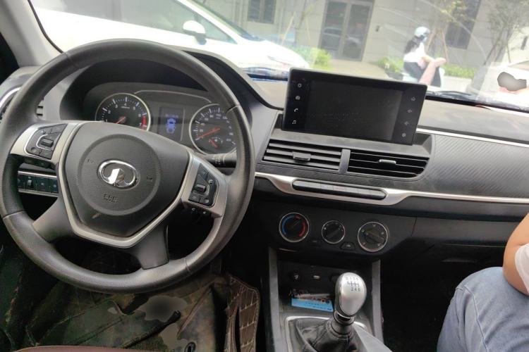 Used Great Wall Wingle 7 2019 2.0T Gasoline Two-Wheel Drive Elite Version China VI Standard Big Double Cabin GW4C20B Center Console