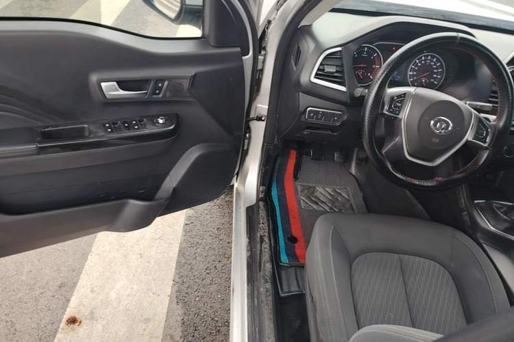 Used Great Wall Wingle 7 2019 2.0T Diesel Two-Wheel Drive Value Edition China VI Standard Big Double Cab GW4D20M Driver Seat