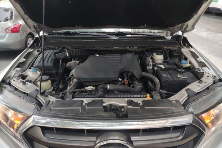 Used Great Wall Wingle 7 2019 2.0T Diesel Two-Wheel Drive Elite Version China VI Standard Big Double Cabin GW4D20M Engine Bay