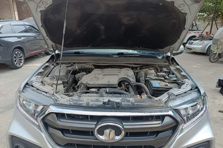 Used Great Wall Wingle 7 2019 2.0T Diesel Two-Wheel Drive Elite Version China VI Standard Big Double Cabin GW4D20M Engine Bay