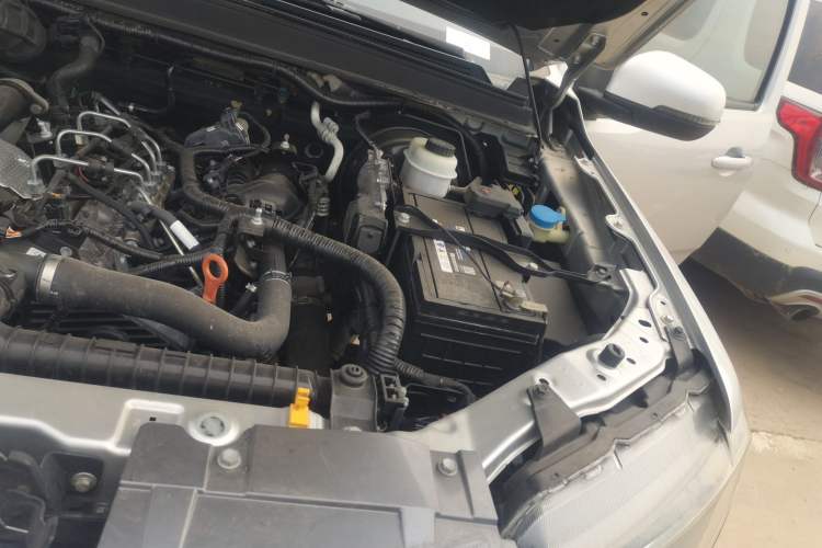 Used Great Wall Wingle 7 2019 2.0T Diesel Two-Wheel Drive Value Edition China VI Standard Big Double Cab GW4D20M Engine Bay Left