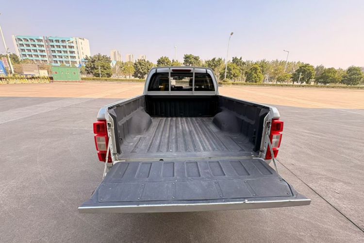 Used Great Wall Wingle 7 2019 2.0T Diesel Two-Wheel Drive Value Edition China VI Standard Big Double Cab GW4D20M Exterior 1
