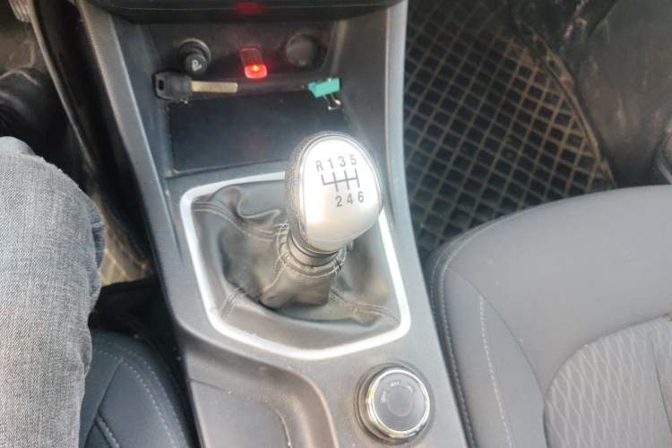 Used Great Wall Wingle 7 2019 2.0T Diesel 4x4 Value Edition China VI Standard Big Double Cab – GW4D20M Gear Lever