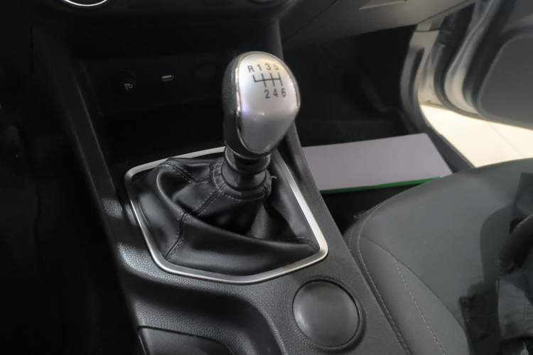 Used Great Wall Wingle 7 2019 2.0T Diesel Two-Wheel Drive Value Edition China VI Standard Big Double Cab GW4D20M Gear Lever