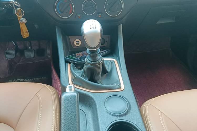 Used Great Wall Wingle 7 2019 2.0T Diesel Two-Wheel Drive Elite Version China VI Standard Big Double Cabin GW4D20M Gear Lever