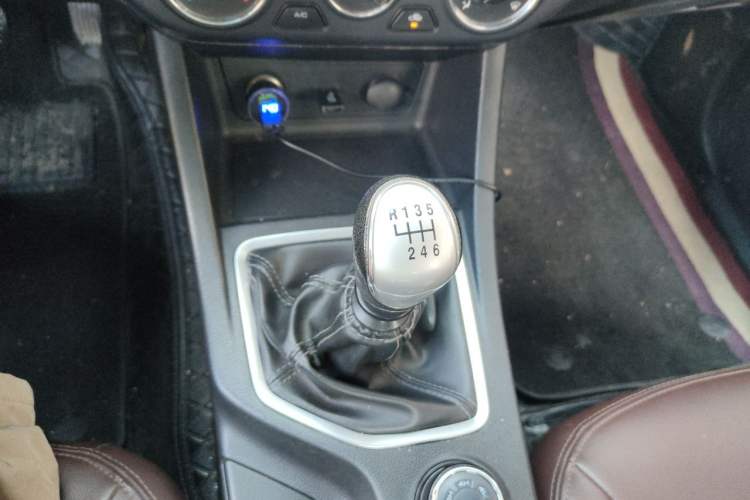 Used Great Wall Wingle 7 2019 2.0T Diesel 4x4 Elite Version China VI Standard Big Double Cab – GW4D20M Gear Lever