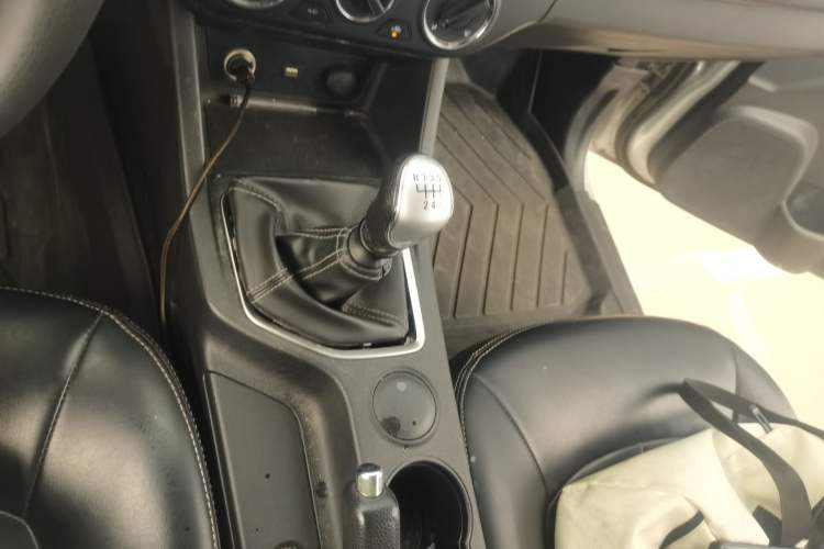 Used Great Wall Wingle 7 2019 2.0T Diesel Two-Wheel Drive Value Edition China VI Standard Big Double Cab GW4D20M Gear Lever