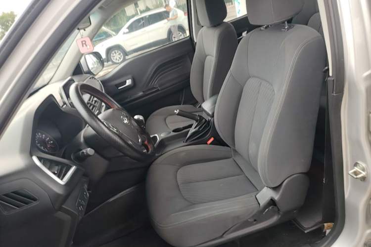 Used Great Wall Wingle 7 2019 2.0T Diesel Two-Wheel Drive Value Edition China VI Standard Big Double Cab GW4D20M Left Front Seat