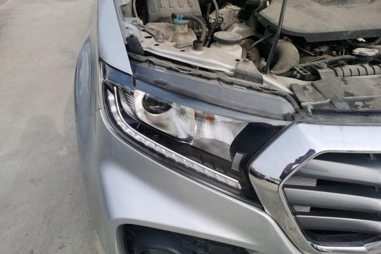 Used Great Wall Wingle 7 2019 2.0T Diesel Two-Wheel Drive Elite Version China VI Standard Big Double Cabin GW4D20M Right Front Headlight