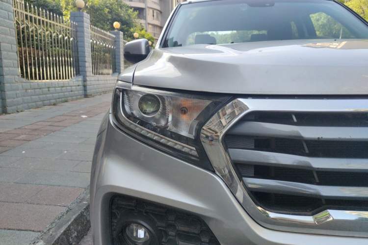 Used Great Wall Wingle 7 2019 2.0T Diesel 4x4 Elite Version China VI Standard Big Double Cab – GW4D20M Right Front Headlight