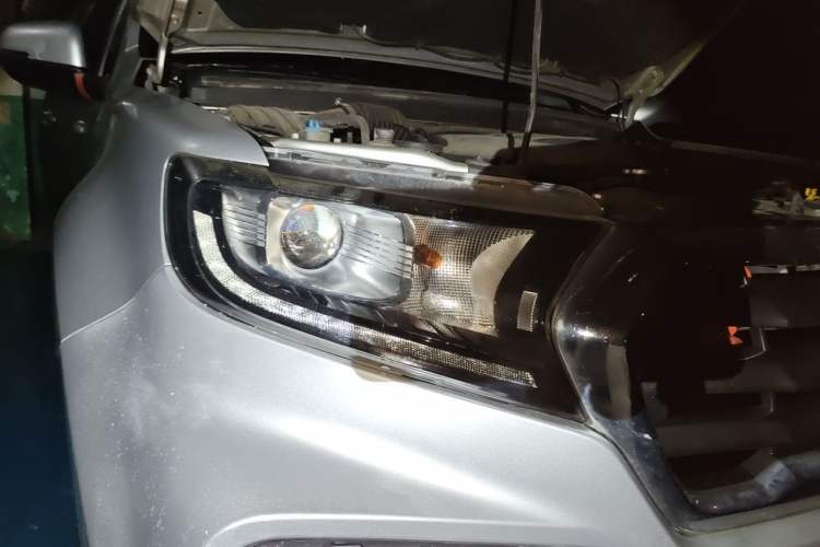 Used Great Wall Wingle 7 2019 2.0T Gasoline Two-Wheel Drive Value Edition China VI Standard Big Double GW4C20B Right Front Headlight