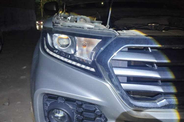 Used Great Wall Wingle 7 2019 2.0T Diesel Two-Wheel Drive Value Edition China VI Standard Big Double Cab GW4D20M Right Front Headlight