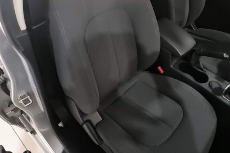 Used Great Wall Wingle 7 2019 2.0T Diesel Two-Wheel Drive Value Edition China VI Standard Big Double Cab GW4D20M Right Front Seat