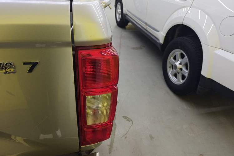 Used Great Wall Wingle 7 2019 2.0T Diesel Two-Wheel Drive Value Edition China VI Standard Big Double Cab GW4D20M Right Rear Taillight