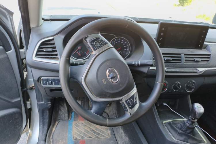 Used Great Wall Wingle 7 2019 2.0T Diesel Two-Wheel Drive Value Edition China VI Standard Big Double Cab GW4D20M Steering Wheel