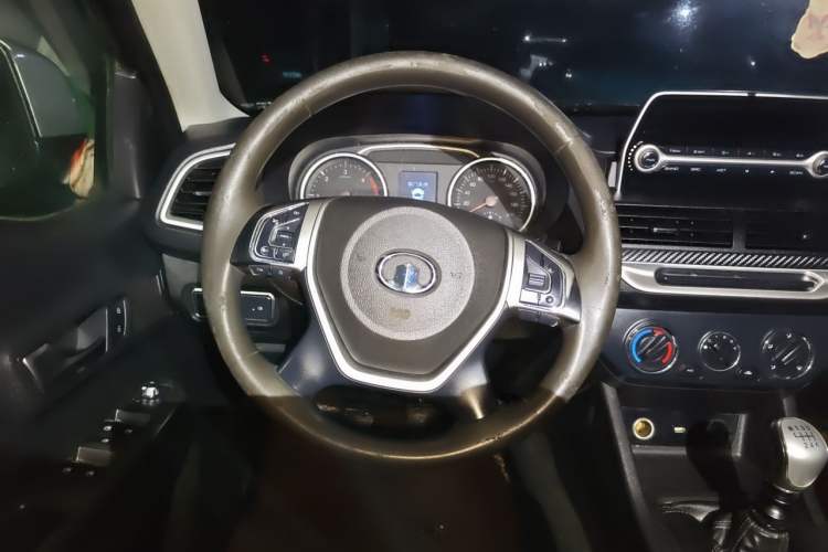 Used Great Wall Wingle 7 2019 2.0T Gasoline Two-Wheel Drive Value Edition China VI Standard Big Double GW4C20B Steering Wheel