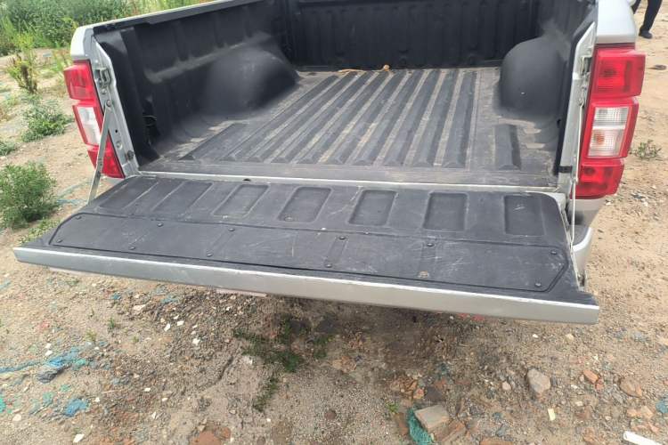 Used Great Wall Wingle 7 2019 2.0T Diesel Two-Wheel Drive Value Edition China VI Standard Big Double Cab GW4D20M Trunk