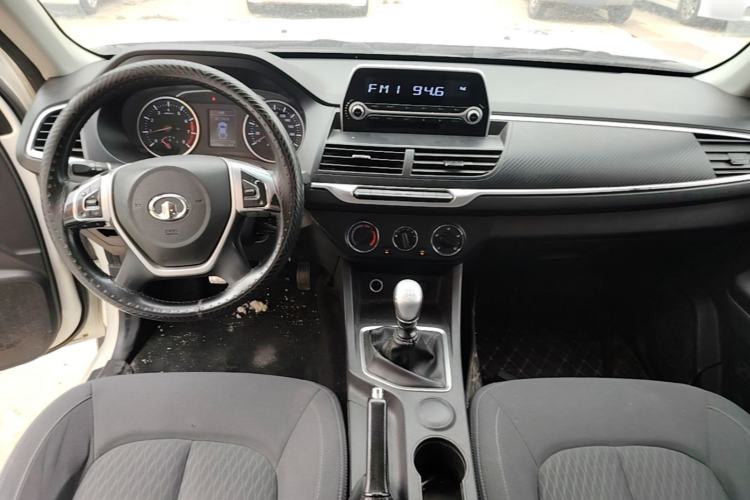 Used Great Wall Wingle 7 2019 2.0T Gasoline Two-Wheel Drive Value Edition China VI Standard Big Double GW4C20B Center Console
