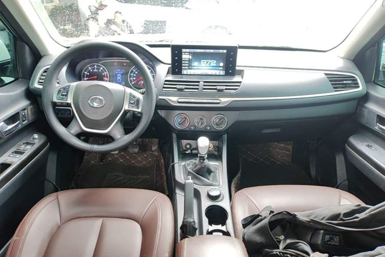 Used Great Wall Wingle 7 2019 2.0T Gasoline 4x4 Elite Version China VI Standard Big Double GW4C20B Center Console