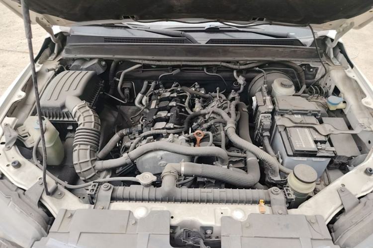 Used Great Wall Wingle 7 2019 2.0T Gasoline Two-Wheel Drive Value Edition China VI Standard Big Double GW4C20B Engine Bay